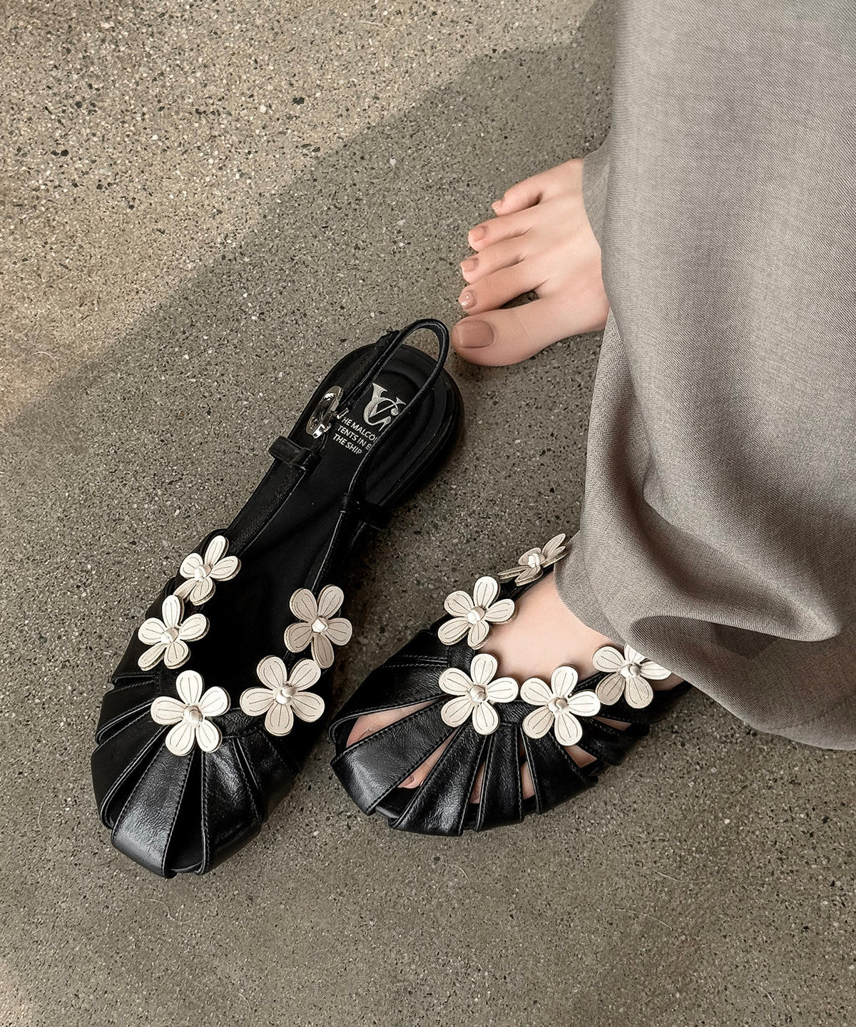 Sandales de marche pour femmes à motif floral ajouré 1