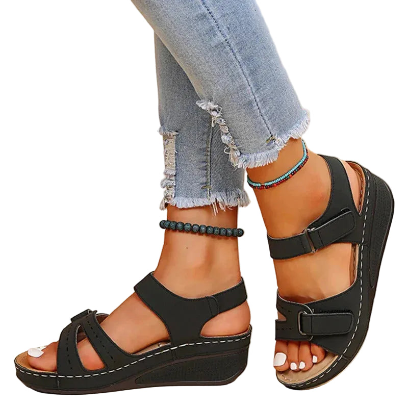 Sandales ergonomiques pour femmes, idéales pour la randonnée, en matières synthétiques et textiles. 0
