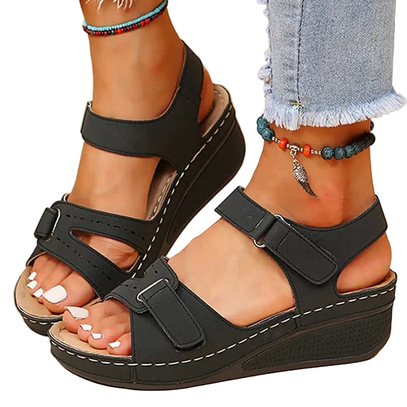 Sandales ergonomiques pour femmes, idéales pour la randonnée, en matières synthétiques et textiles. 1