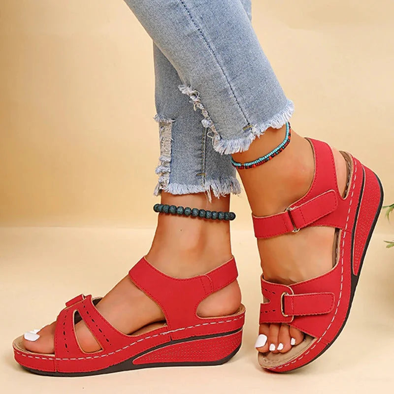 Sandales ergonomiques pour femmes, idéales pour la randonnée, en matières synthétiques et textiles. 3