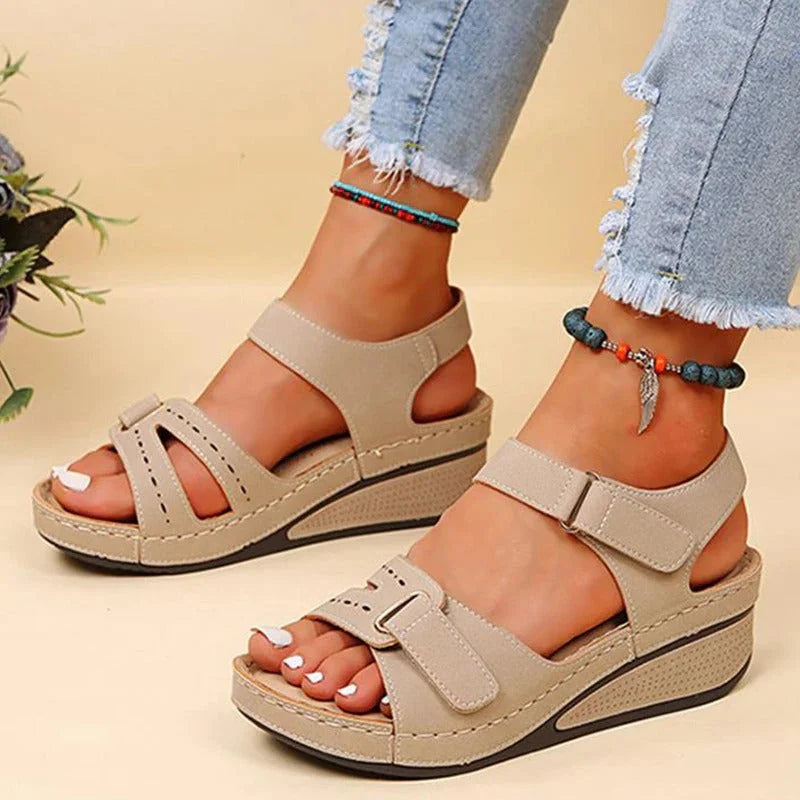 Sandales ergonomiques pour femmes, idéales pour la randonnée, en matières synthétiques et textiles. 5