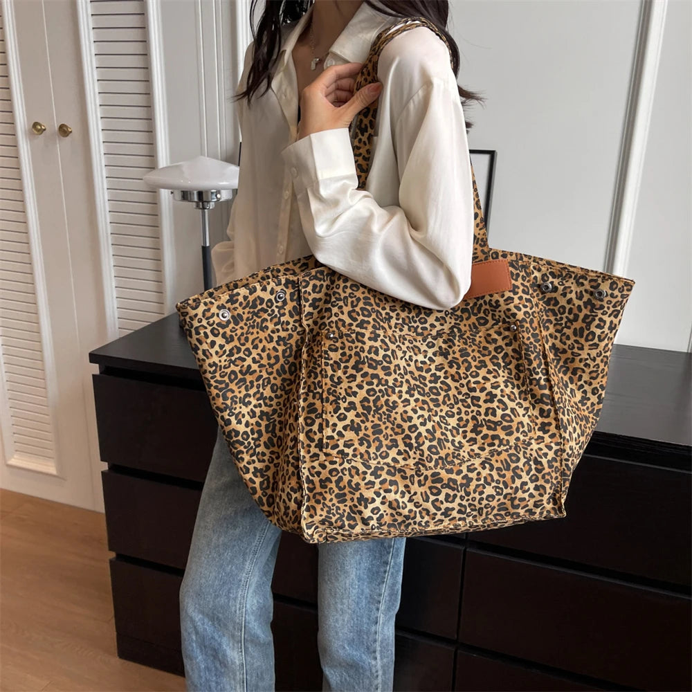Sac à bandoulière oversize imprimé léopard