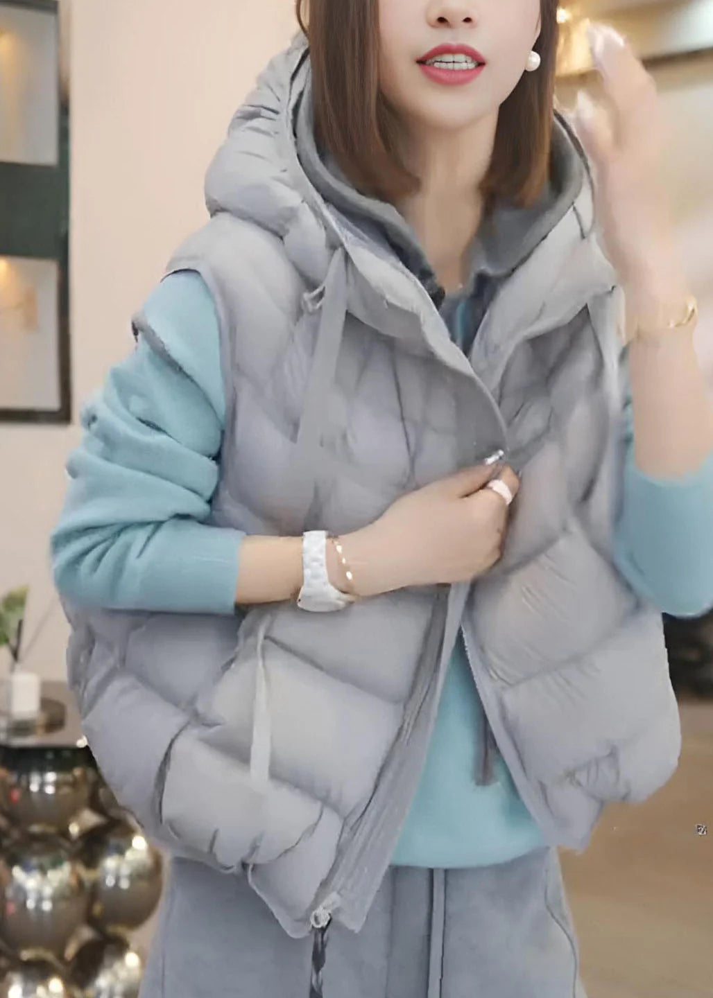 Veste sans manches oversize à capuche pour femme grande taille 1