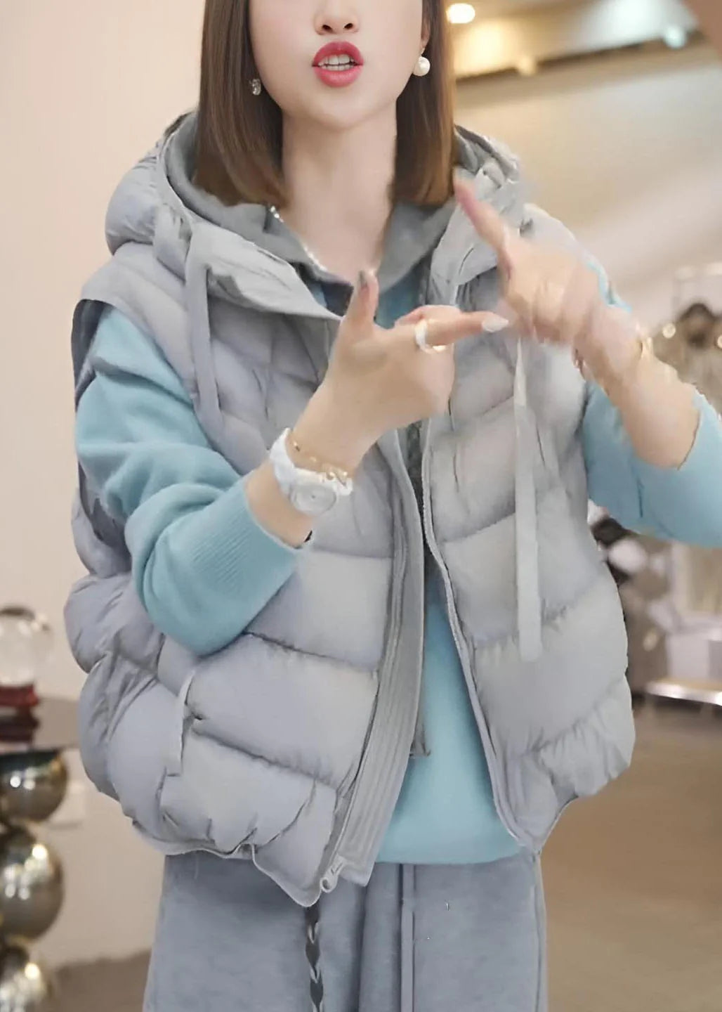 Veste sans manches oversize à capuche pour femme grande taille 2