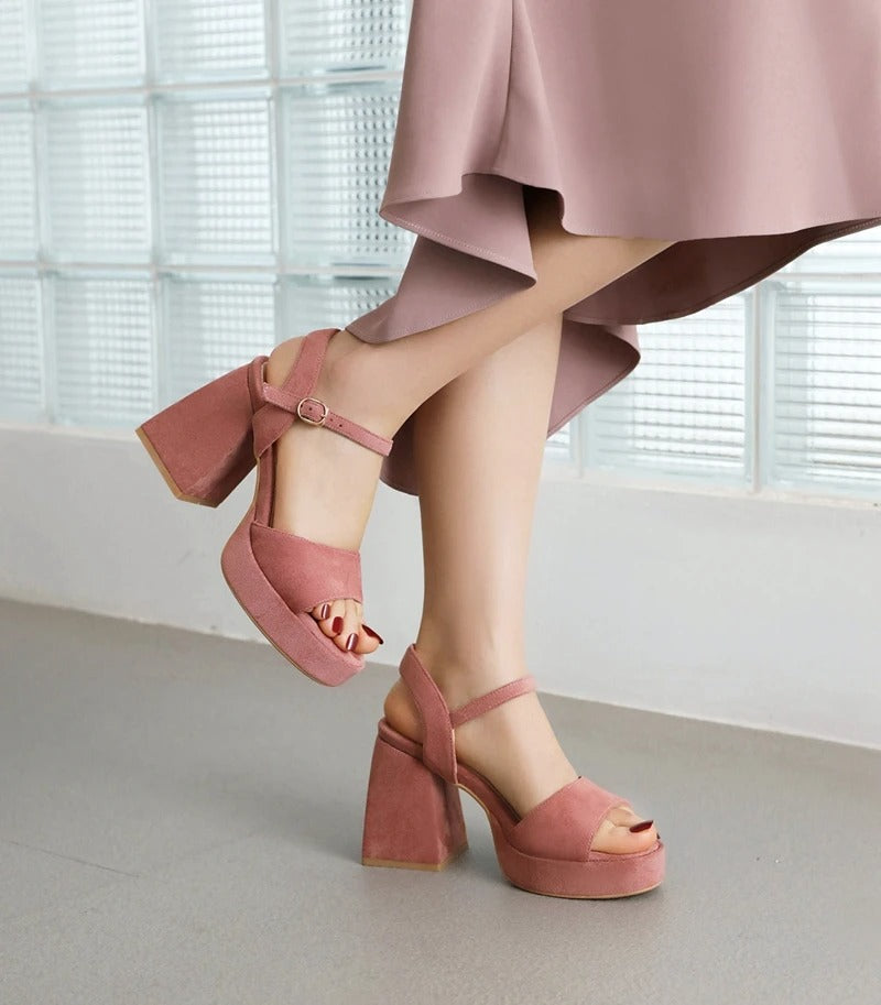Sandales en daim à talons épais