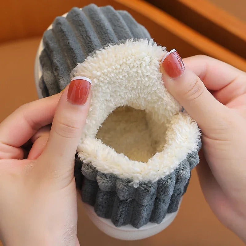 Chaussons en peluche antidérapants à semelle souple pour enfants