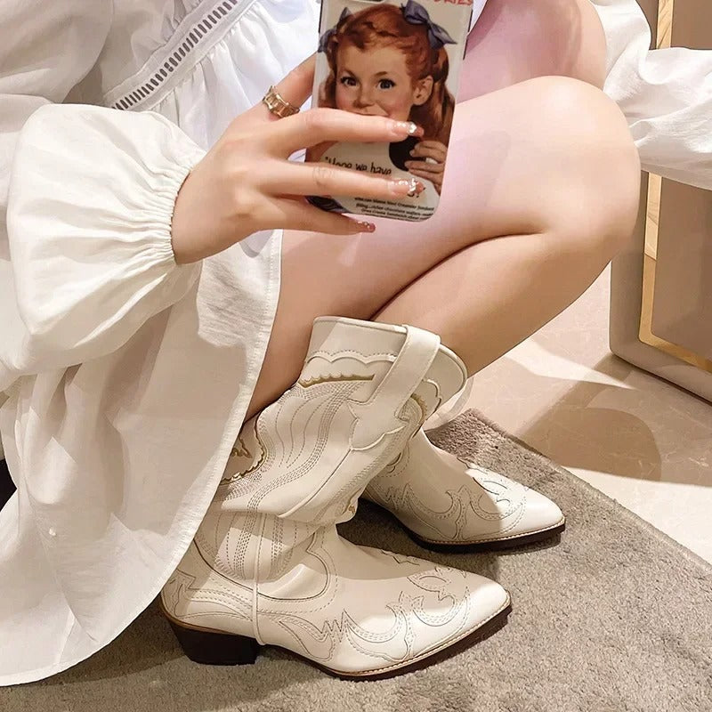Bottes mi-mollets brodées pour femmes