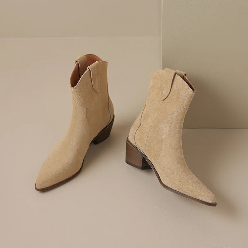 Bottines à talon compensé et à bout pointu