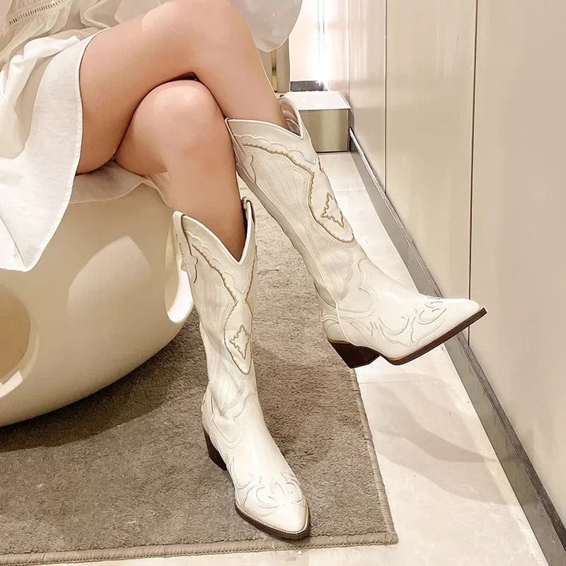 Bottes mi-mollets brodées pour femmes