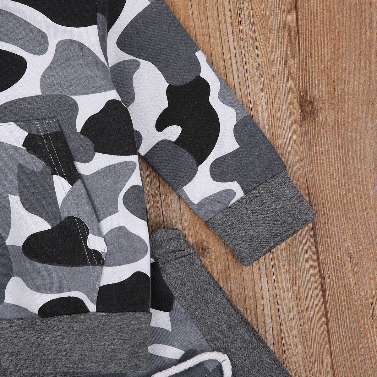 Ensemble pantalon et sweat à capuche gris camouflage