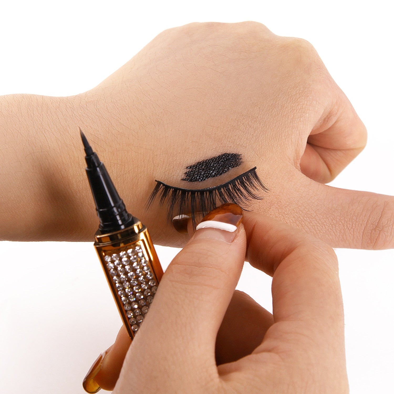 Stylo Eyeliner liquide auto-adhésif
