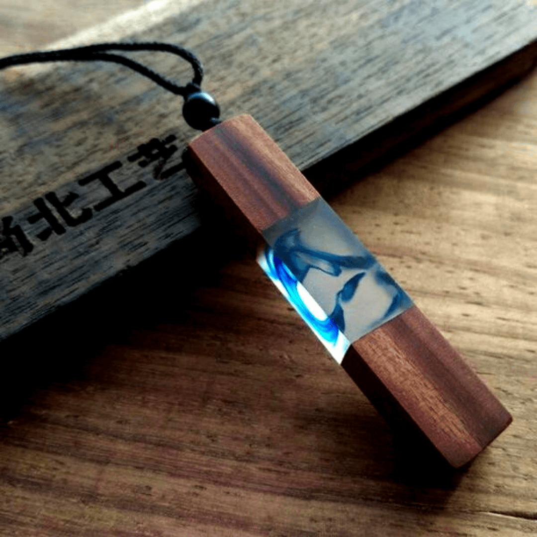 Collier en résine de bois