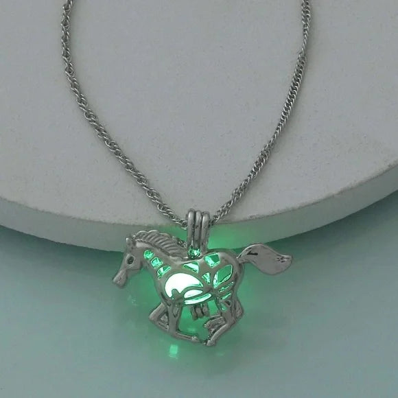 Collier cheval phosphorescent